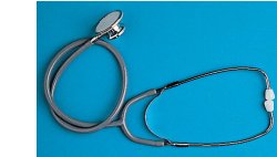 STETOFONENDOSCOPIO LEGGERO, GIREVOLE, CON MEMBRANA ED ANELLINO GOMMA NELLO STETOSCOPIO. ARCHETTO BIAURICOLARE PER AUSCULTAZIONE CON MOLLA ESTERNA - farmavitality.it